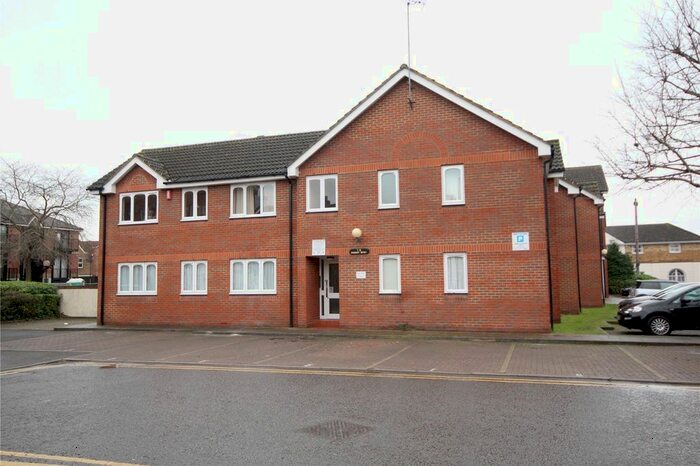 1 Bedroom Flat To Rent In Foundry Mews, Gogmore Lane, Chertsey, Surrey KT16