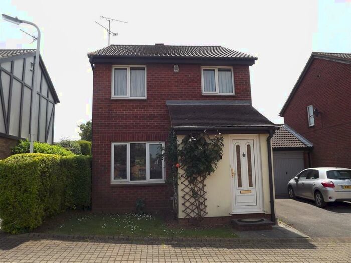 3 Bedroom Link Detached House To Rent In Redmire Close, Luton, LU4