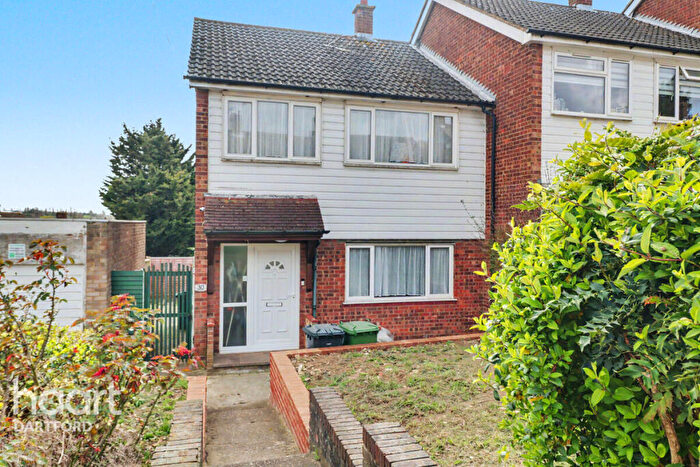 3 Bedroom End Of Terrace House For Sale In Langlands Drive, Dartford, DA2