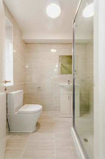 3 Bedroom Flat To Rent In Courcy Road, Wood Green, London, N8