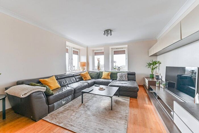 2 Bedroom Flat For Sale In London Road, Norbury, London, SW16