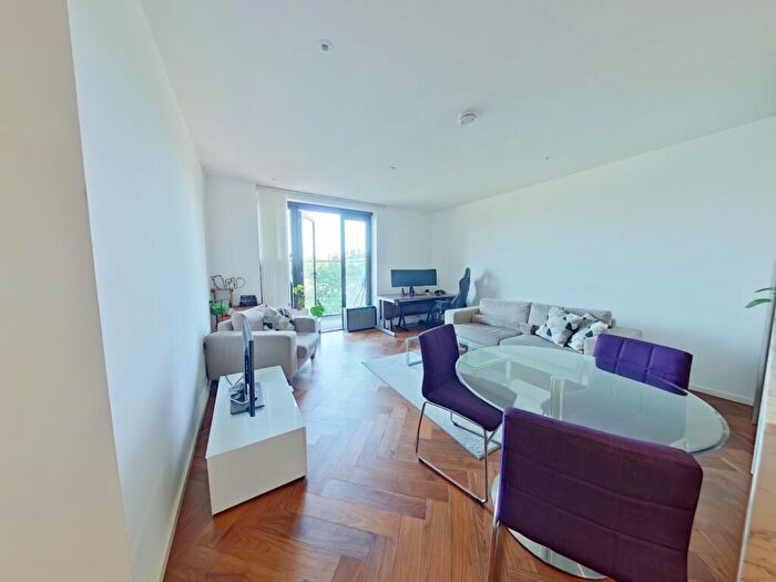 2 Bedroom Apartment For Sale In Ambassador Building, Nine Elms, SW11