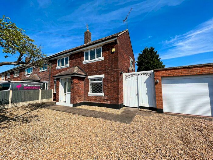 3 Bedroom End Of Terrace House To Rent In Rowmills Road, Scunthorpe, DN16