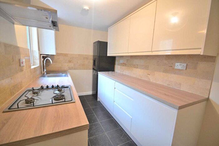 3 Bedroom End Of Terrace House To Rent In Oxford Road, Reading, RG30