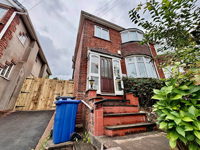 3 Bedroom Semi Detached House To Rent In Stourbridge Road, Dudley, DY1
