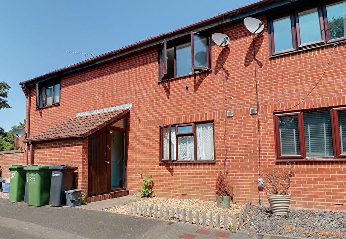 1 Bedroom Flat To Rent In Honeywood Close, Hilsea, Portsmouth, PO3