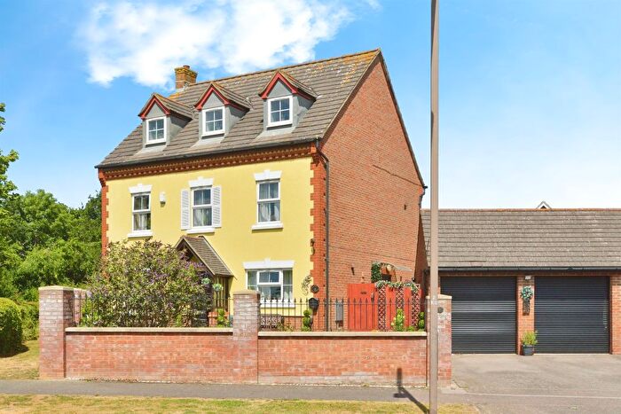 5 Bedroom Detached House For Sale In Kilwinning Drive, Monkston, Milton Keynes, MK10