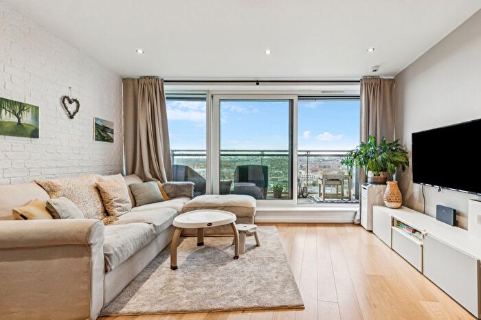 2 Bedroom Flat For Sale In Argento Tower, Mapleton Road, SW18