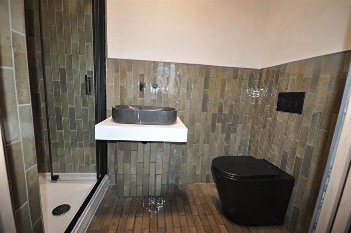 3 Bedroom Terraced House To Rent In York Street - Students /, DE1