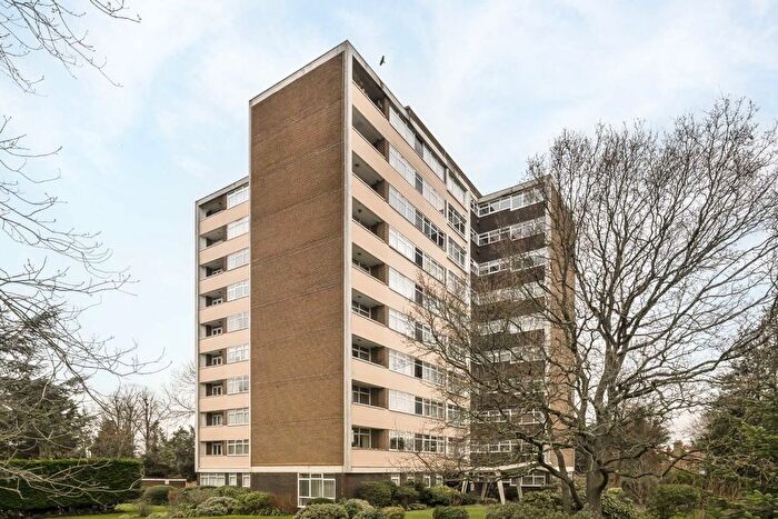 2 Bedroom Flat To Rent In The Knoll, Ealing, W13