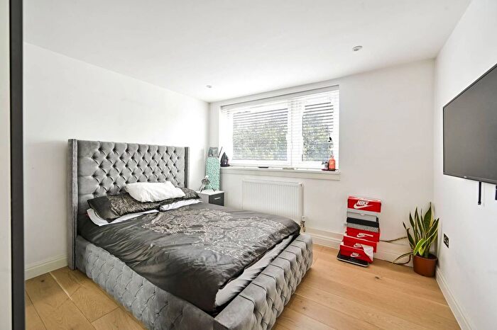 1 Bedroom Flat To Rent In Fontley Way, Roehampton, London, SW15
