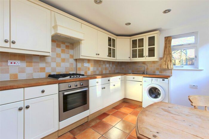 3 Bedroom End Of Terrace House To Rent In Beechcroft Road, Wandsworth, SW17