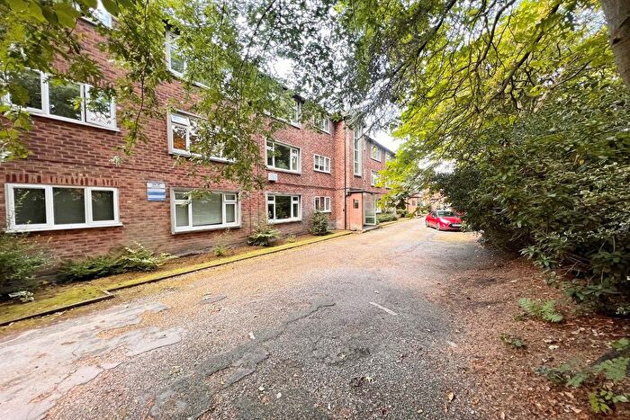 2 Bedroom Flat To Rent In Holme Road, Didsbury, Manchester, M20
