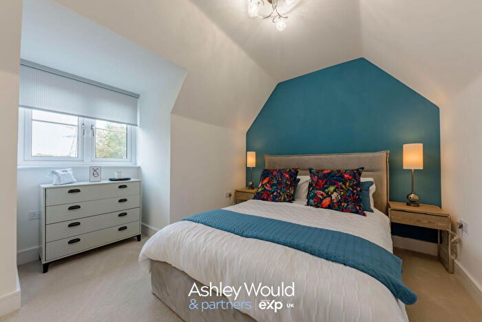 3 Bedroom Semi Detached House For Sale In Sheldon Drive, Birmingham, B31