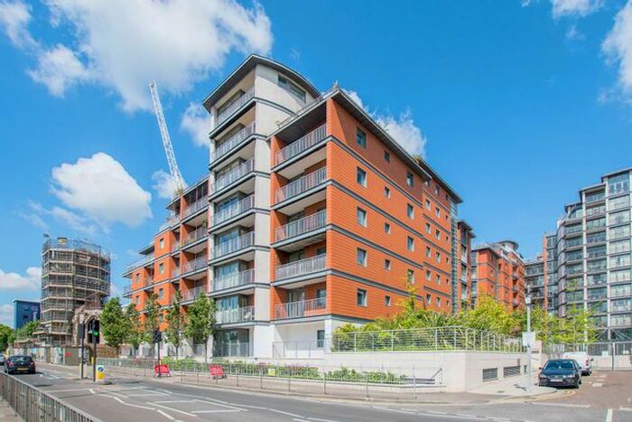 1 Bedroom Flat For Sale In Holland Gardens, Kew Bridge, Brentford, TW8