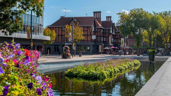 2 Bedroom Flat To Rent In The Parade, High Street, Watford, WD17