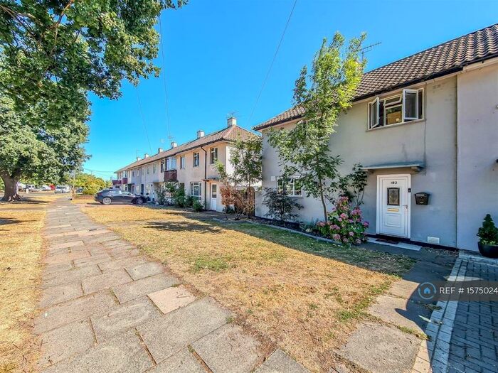 3 Bedroom Semi-Detached House To Rent In Blenheim Chase, Leigh-On-Sea, SS9