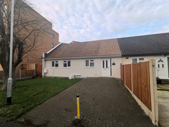 2 Bedroom Bungalow To Rent In Melbourne Road, Tilbury, RM18