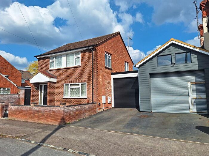 3 Bedroom Link Detached House For Sale In Send Road, Caversham, Reading, RG4