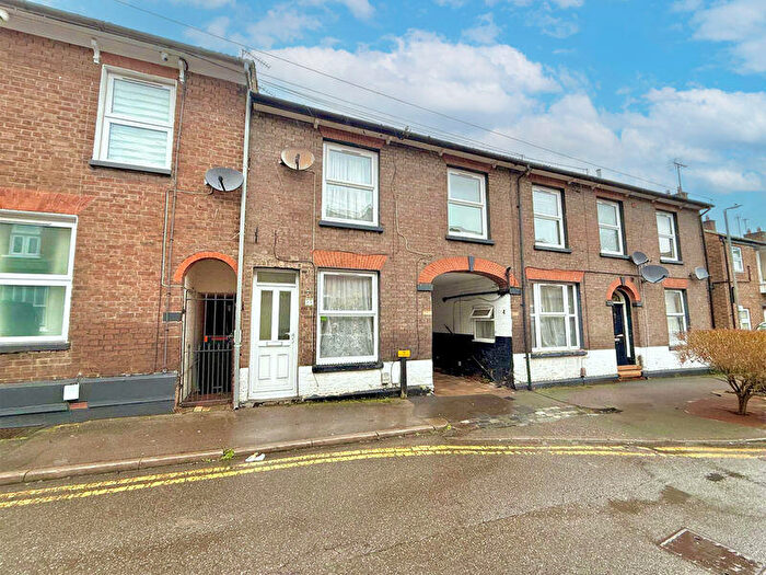 3 Bedroom Terraced House For Sale In Winfield Street, Dunstable, LU6