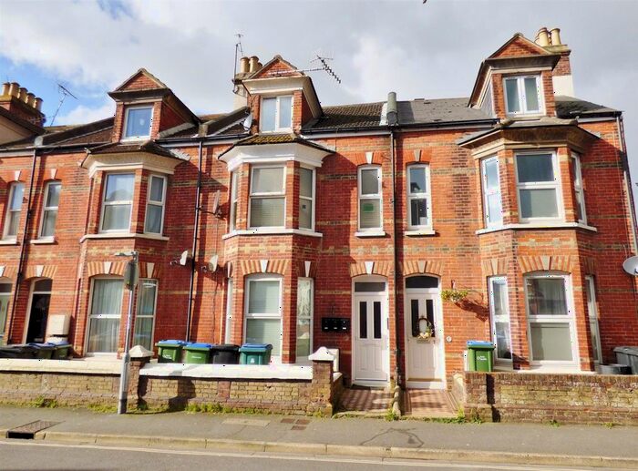2 Bedroom Flat To Rent In Clifton Road, Littlehampton, BN17