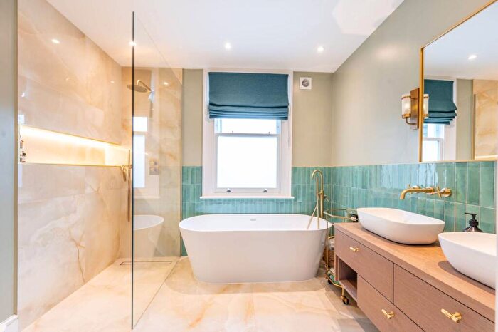 4 Bedroom Semi-Detached House To Rent In Kenmont Gardens, Kensal Rise, London, NW10