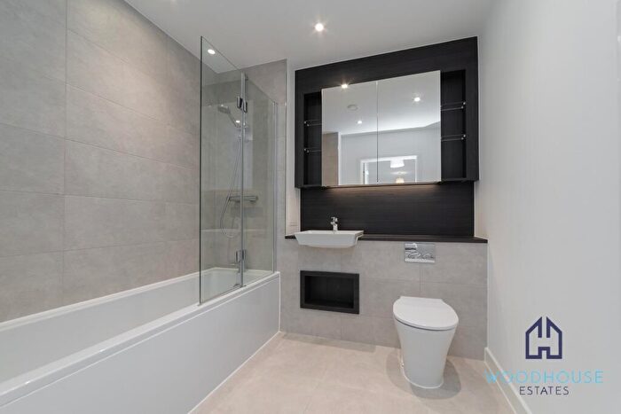 2 Bedroom Apartment To Rent In Shearwater Drive, London, NW9