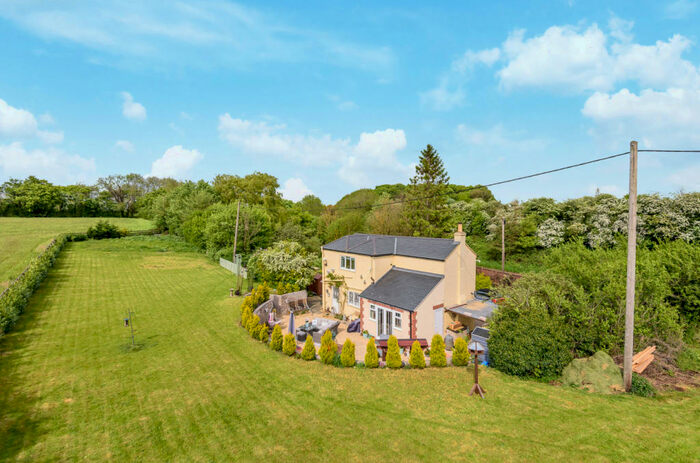 3 Bedroom Detached House For Sale In The Folly, Lyneham, SN15