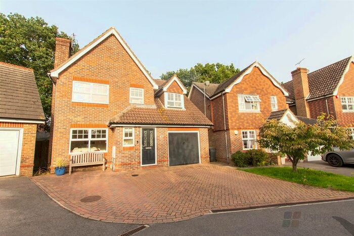 4 Bedroom Property To Rent In The Oaks, Burgess Hill, RH15