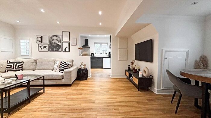 2 Bedroom Flat To Rent In Carden Avenue, Brighton, Sussex, BN1