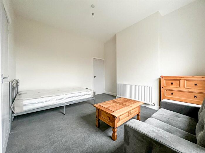 1 Bedroom Flat To Rent In Flat, Victoria Road, Sheffield, S10