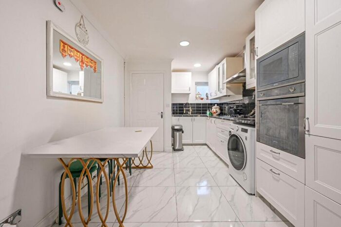 4 Bedroom House To Rent In Abbott Road, Poplar, London, E14