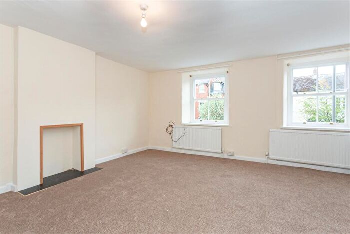 2 Bedroom Maisonette To Rent In South Street, Bridport, DT6