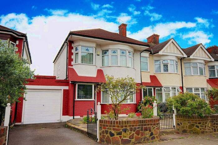 3 Bedroom Terraced House To Rent In Connaught Gardens, London, N13