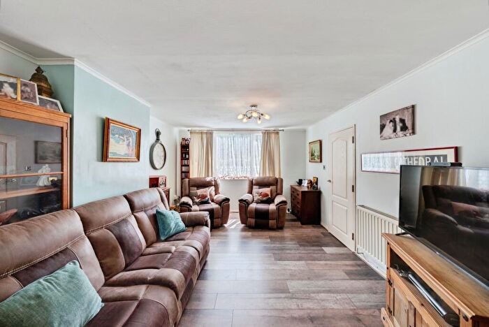3 Bedroom Terraced House For Sale In Hurstleigh Gardens, Ilford, IG5