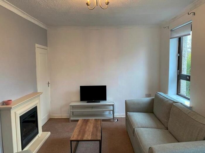2 Bedroom Flat To Rent In Loganlea Drive, Edinburgh, EH7