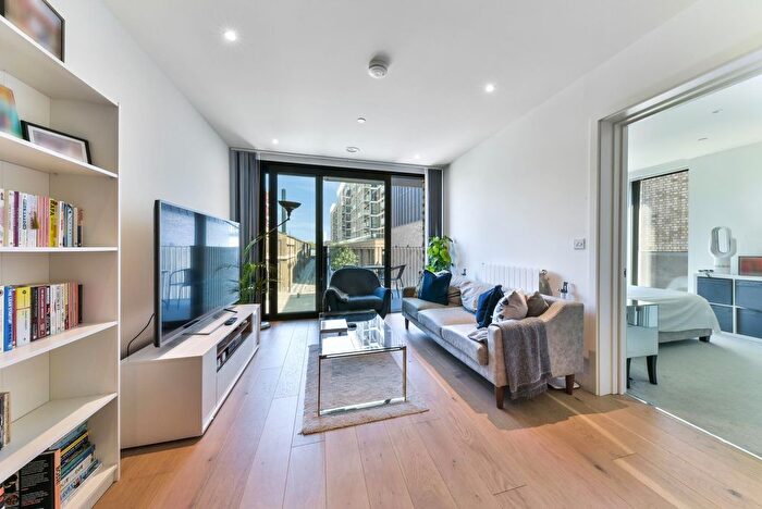 2 Bedroom Flat To Rent In Barracks Court, Royal Arsenal, Londo, SE18