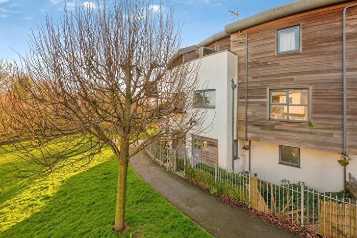 5 Bedroom Terraced House For Sale In Endeavour Court, Plymouth, PL1