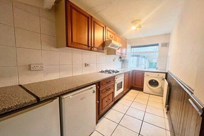 3 Bedroom Semi-Detached House To Rent In Beech Avenue, Nottingham, NG9