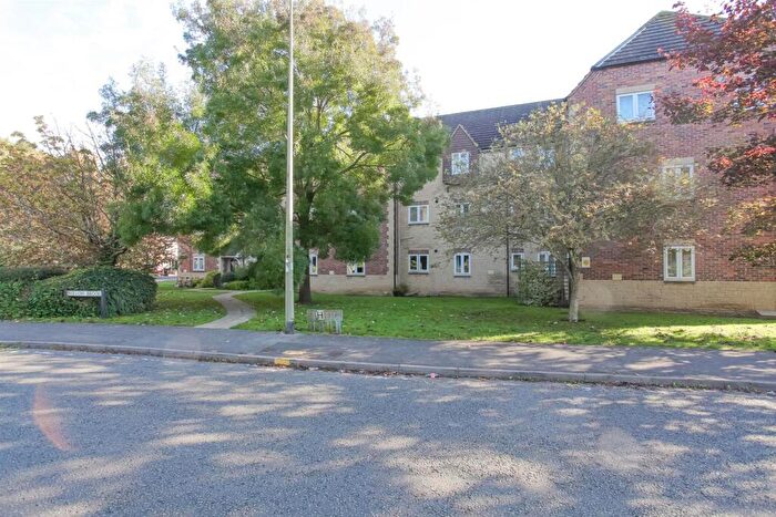 2 Bedroom Apartment To Rent In Willowbrook, Abingdon, OX14