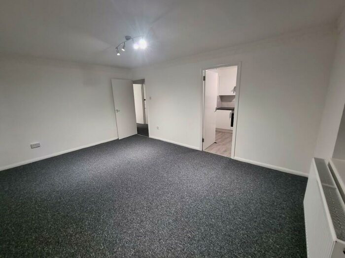 2 Bedroom Flat To Rent In Edmeston Close, London, E9