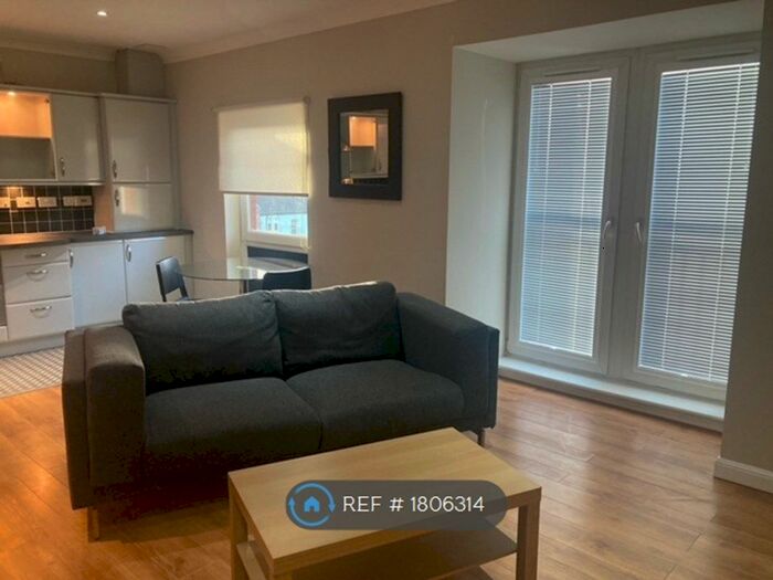 2 Bedroom Flat To Rent In Thornwood Avenue, Glasgow, G11