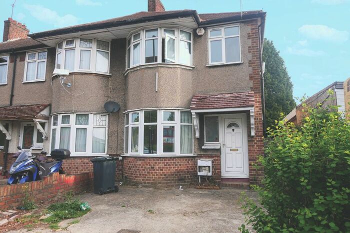 3 Bedroom End Of Terrace House To Rent In Uxbridge Road, Southall, UB1