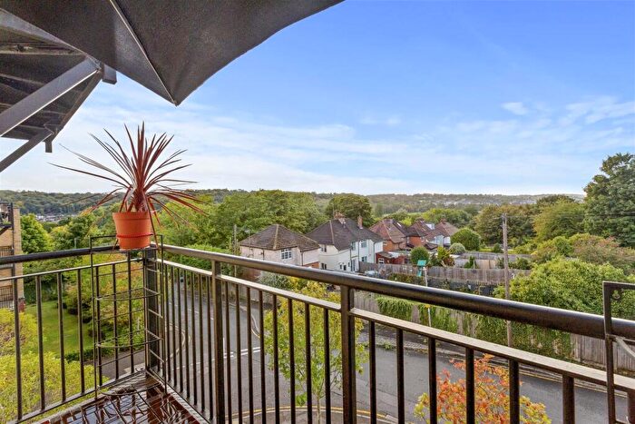 2 Bedroom Flat For Sale In Walk Of Station, High Wycombe, HP13