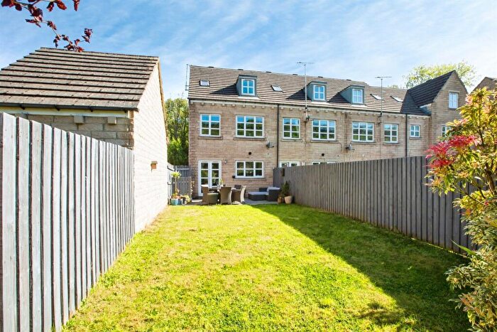 3 Bedroom End Of Terrace House For Sale In Copley Drive, Halifax, HX3