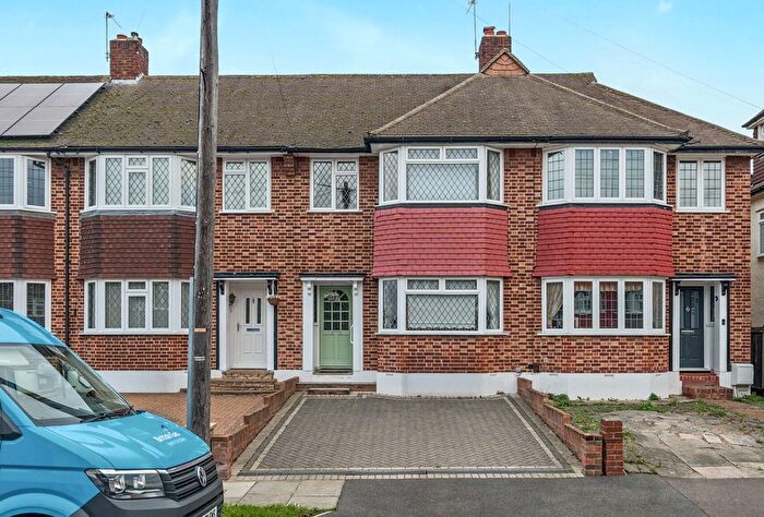 3 Bedroom Terraced House For Sale In Kingsbridge Road, Morden, SM4