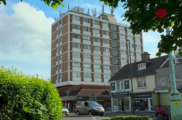 2 Bedroom Flat To Rent In Gower Road, Haywards Heath, West Sussex RH16