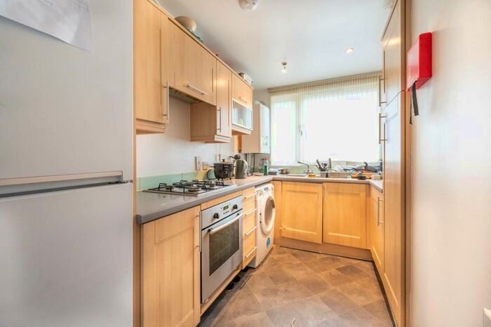 2 Bedroom Flat To Rent In Barking, Ilford, Barking, IG11