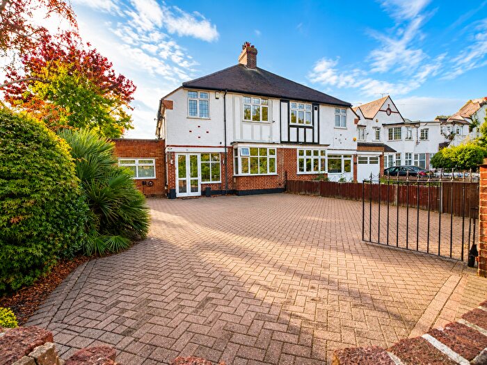 4 Bedroom Semi-Detached House For Sale In Jersey Road, Hounslow, Greater London, TW5