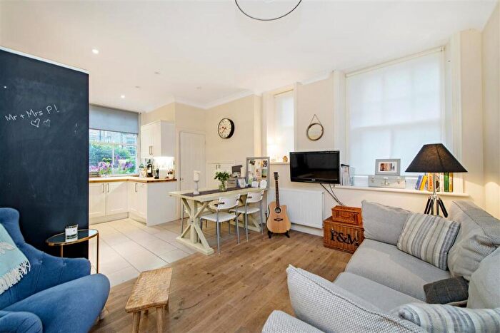 1 Bedroom Flat To Rent In Prince Of Wales Drive, SW11